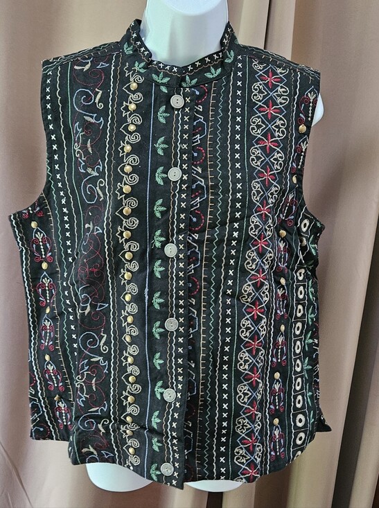 Units Tops - NWT Units Vintage Boho Embroidered Tapestry Vest Black Button Up
